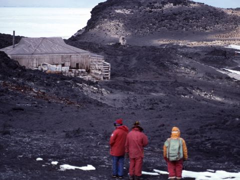1991-304-Shackletons-hut-at-Cape-Royds.jpg