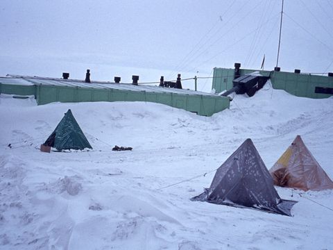 1972-014-Camping-at-an-over-crowded-Scott-Base.jpg