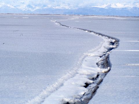 1991-272-Sea-ice-crack.jpg