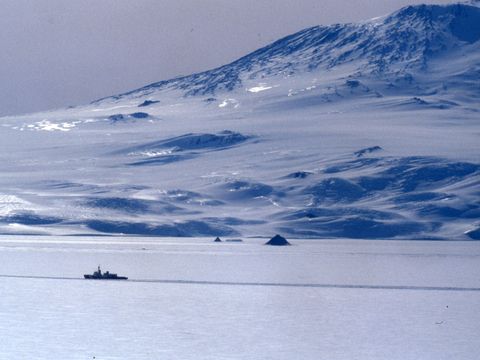 1992-190-Icebreaker-in-McMurdo-Sound.jpg