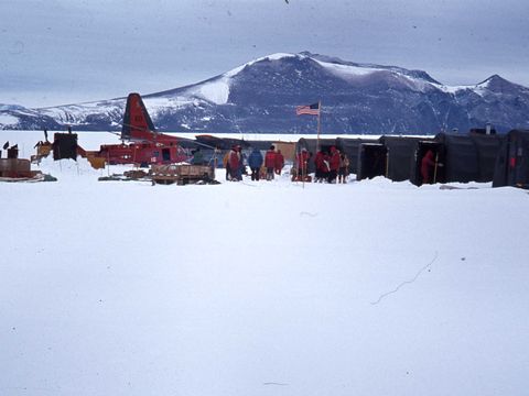 1978-26-Darwin-Glacier-camp.jpg
