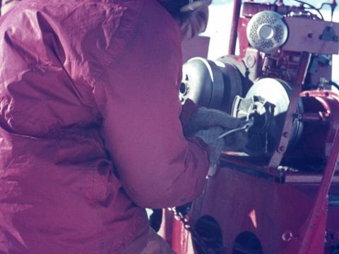 1969-113-Running-repairs-on-the-Scott-Glacier-a-broken-clutch-plate-R-Hislop.jpg