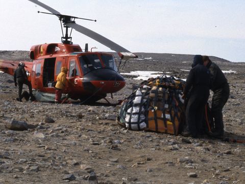 1991-247-Preparation-for-departure-from-the-Marble-Point-camp.jpg