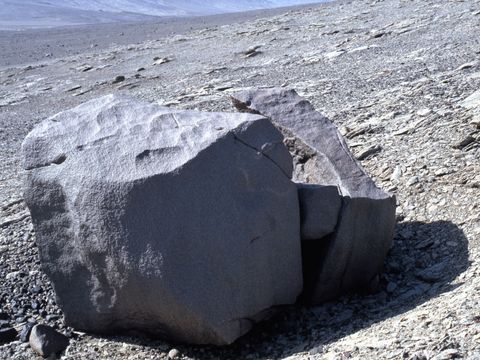 1992-088-A-fragmenting-dolerite-erratic.jpg
