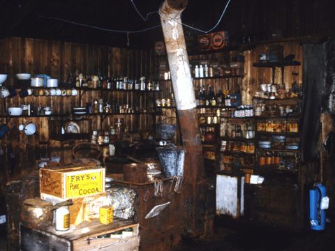 1991-280-Interior-of-Scotts-hut.jpg