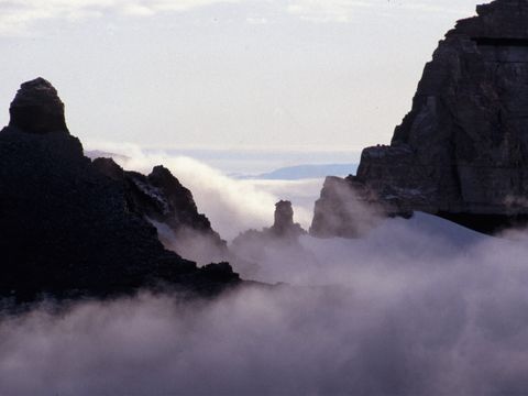 1994-165b-View-from-the-top-of-West-Beacon-as-the-fog-comes-in.jpg