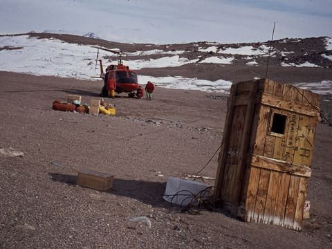 1977-122-Taylor-Valley-landing-site-Soil-Survey-Office-Antarctica.jpg