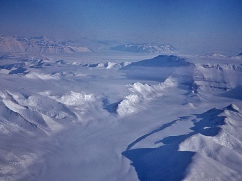 1977-047-Transantarctic-Mts-seen-on-Pole-flight-Nimrod-Glacier-below.jpg