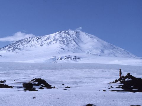 1991-289-View-of-Mt-Erebus-from-near-Greenpeace-base.jpg