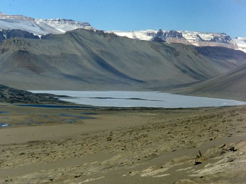 1999-106-View-of-Lake-Vanda-from-above-Bull-Pass.jpg