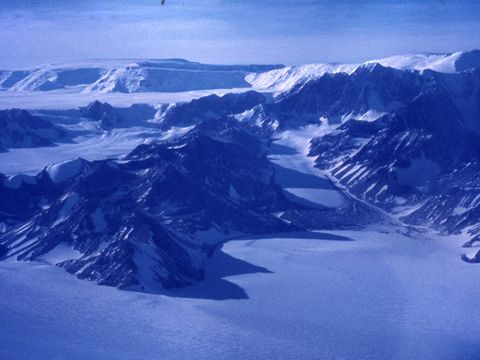 1969-62-Aerial-view-Cox-Peaks-area-Scott-Glacier.jpg