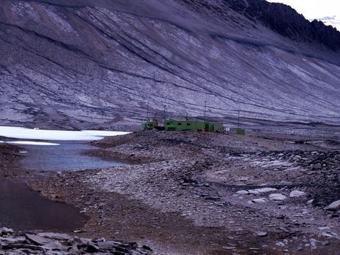 1992-135-View-of-Vanda-Station.jpg