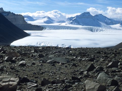 1999-DEC-195-View-of-Upper-Taylor-Glacier-from-Beacon-Valley.jpg