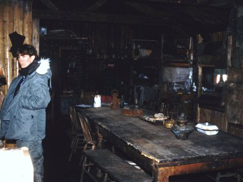 1991-287-Inside-Scotts-hut.jpg