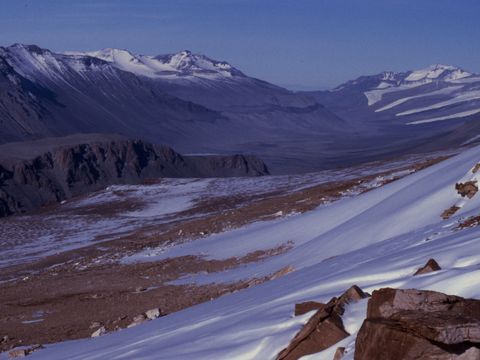 1995-095-View-of-Wright-Valley-to-the-east.jpg
