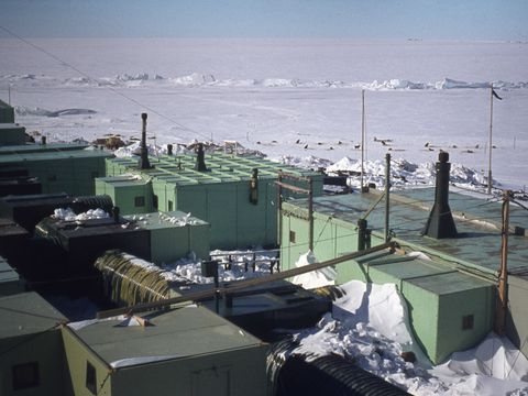 1977-033-Scott-Base-buildings-from-Q-hut.jpg