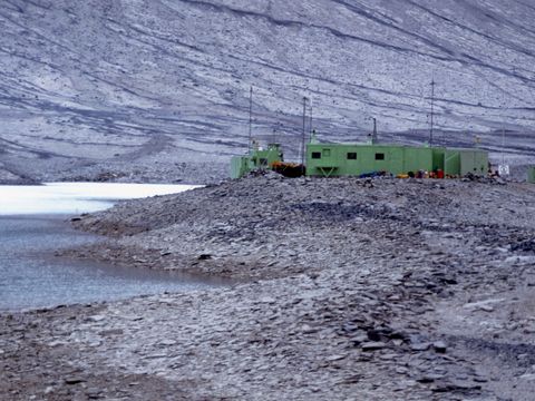 1992-137-Vanda-Station.jpg