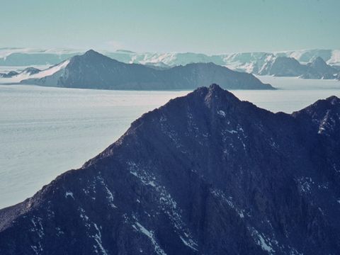 1969-132-View-west-across-the-Scott-Glacier-from-Mt-Czegka.jpg