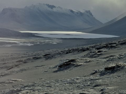 1999-090-View-of-Lake-Vanda-from-near-Bull-Pass.jpg
