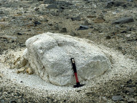 1999-023-A-weathering-boulder-at-Marble-Point.jpg