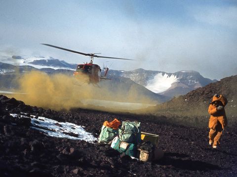 1978-141-Helo-landing-at-Derick-Pk-G-Claridge-and-a-smoke-bomb-for-wind-direction.jpg