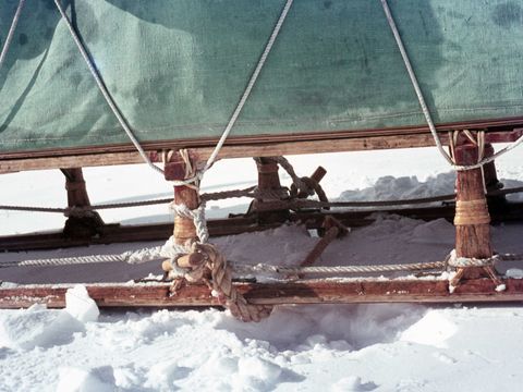 1969-140-Rope-brakes-on-the-sledge-for-down-hill-travel.jpg