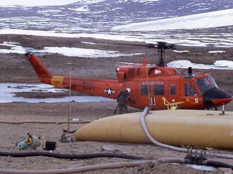 1992-192-Helo-refueling-at-Marble-Point.jpg