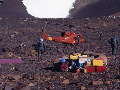 1987-245-Helo-malfunction-and-a-second-helo.jpg