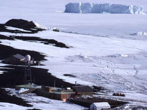 1991-297-View-of-Greenpeace-World-Park-base.jpg