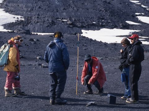 1991-282-M-Balks-G-Claridge-W-Moskel-K-Swensen-S-Schmidt-at-a-soil-climate-station-near-Greenpeace-base.jpg