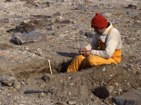 1991-090-I-Campbell-describing-a-soil-at-Marble-Point.jpg