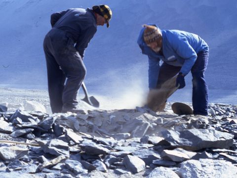 1992-115-G-Claridge-D-Sheppard-at-soil-contamination-sampling-pit-Vanda-Station.jpg