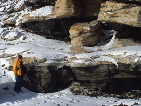 1998-010-W-Mahaney-by-Beacon-Sandstone-dark-rocks-outcrop.jpg