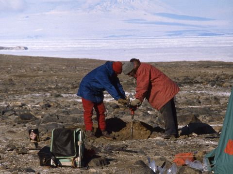 1990-132-I-Campbell-G-Claridge-permafrost-drilling-at-Marble-Point.jpg