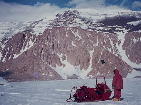 1969-154-G-Claridge-at-Long-Valley-showing-the-background-Kukri-peneplane-feature.jpg