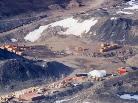 1991-265-Site-clean-up-progress-at-former-McMurdo-landfill-area.jpg