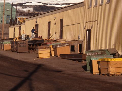 1994-200-The-main-building-at-McMurdo-Station.jpg