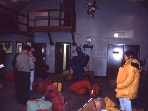 1991-325-Bag-drag-at-McMurdo-unknown-people.jpg