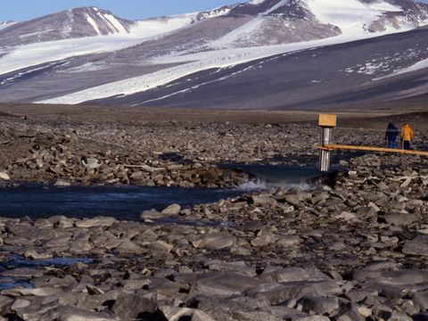 1994-083-Onyx-River-flow-at-the-flow-measuring-site-Wright-Valley.jpg