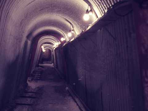 1964-13-The-Scott-Base-covered-way-between-buildings.jpg
