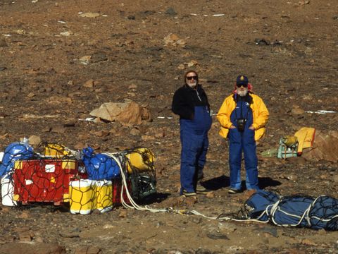 1998-085-D-Sheppard-W-Mahaney-at-New-Mountain-camp-site-awaiting-helo-pick-up.jpg