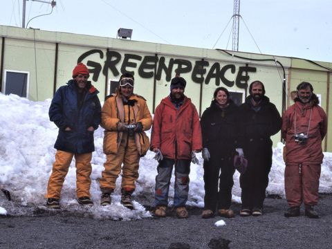 1991-318-I-Campbell-M-Balks-W-Moskel-S-Schmidt-K-Swensen-G-Claridge-on-departure-from-World-Park-Base.jpg