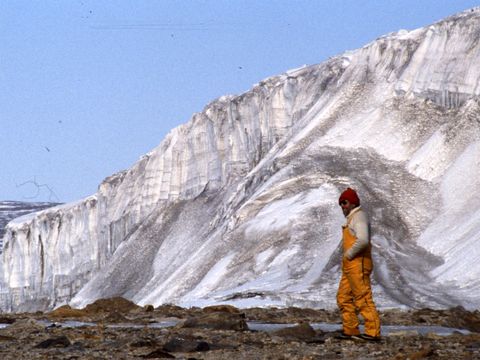 1991-076-I-Campbell-near-the-Wilson-Piedmont-Glacier.jpg