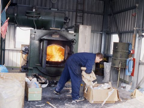 1991-045-Rubbish-burning-at-Scott-Base-still-contaminating-the-environment.jpg