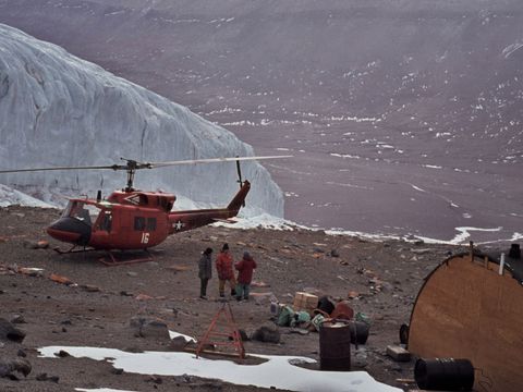 1977-149-Landing-at-Meserve-Glacier-hut.jpg