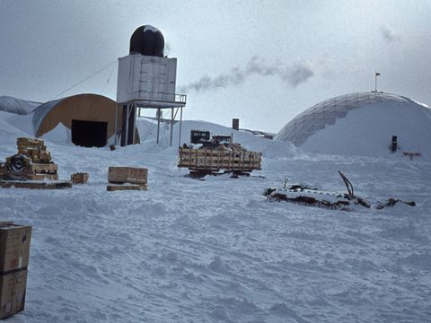 1977-061-Pole-Station.jpg