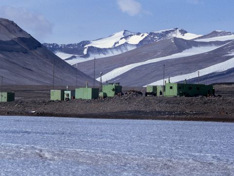 1992-044-Vanda-Station.jpg