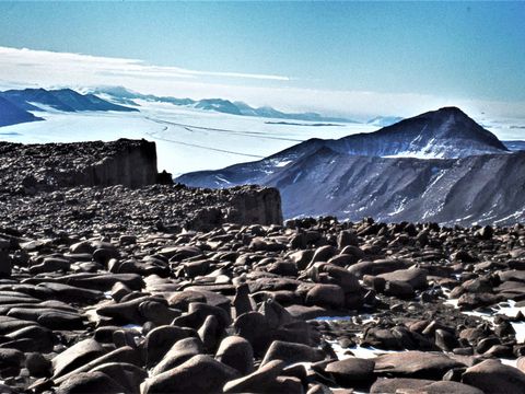 1978-135-Wind-eroded-rocks-at-Derick-Pk-area.jpg