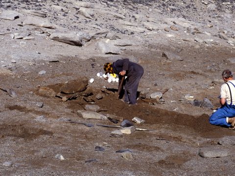 1994-094-G-Caridge-D-Sheppard-collecting-contaminated-soil-samples-at-Vanda-Station.jpg