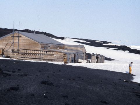 1991-279-I-Campbell-G-Claridge-near-Scotts-hut.jpg